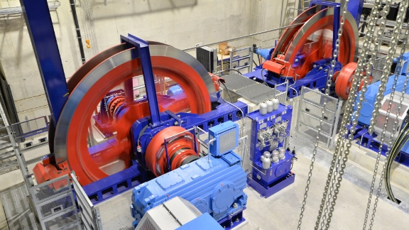 Seilbahn Zugspitze, Seilbahnantrieb im Maschinenraum in der Talstation Seilbahn Zugspitze, Seilbahnantrieb im Maschinenraum in der Talstation